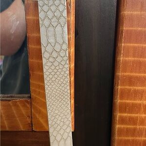 Elegant Cream Textured belt